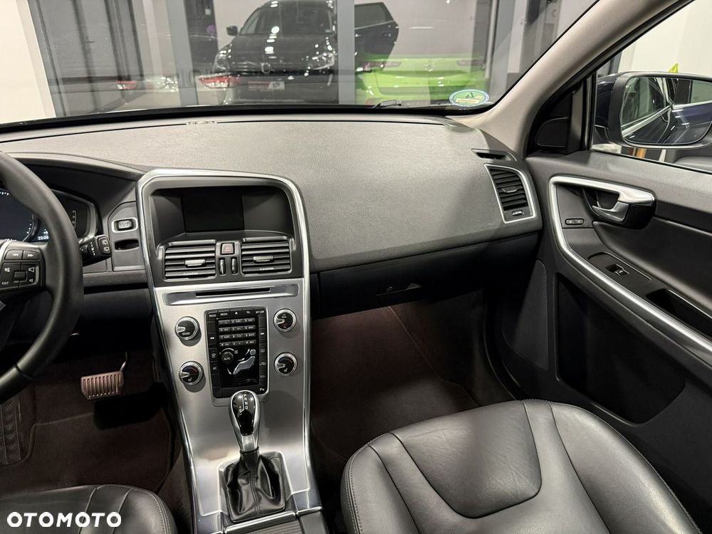 Volvo XC 60 D3 Drive-E Momentum - 26