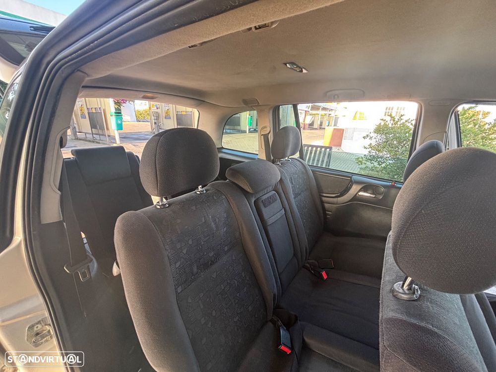 Opel Zafira 2.0 DTi - 19
