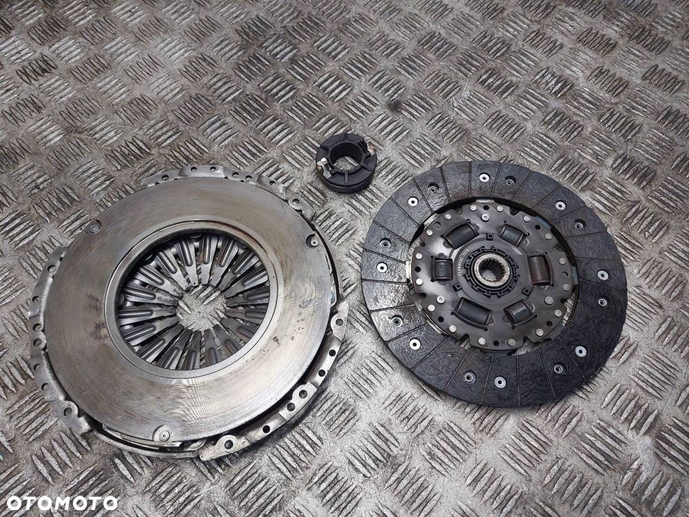 SPRZĘGŁO TARCZA + DOCISK + ŁOŻYSKO OPOROWE HYUNDAI I30 I 1.6 CRDI - 5