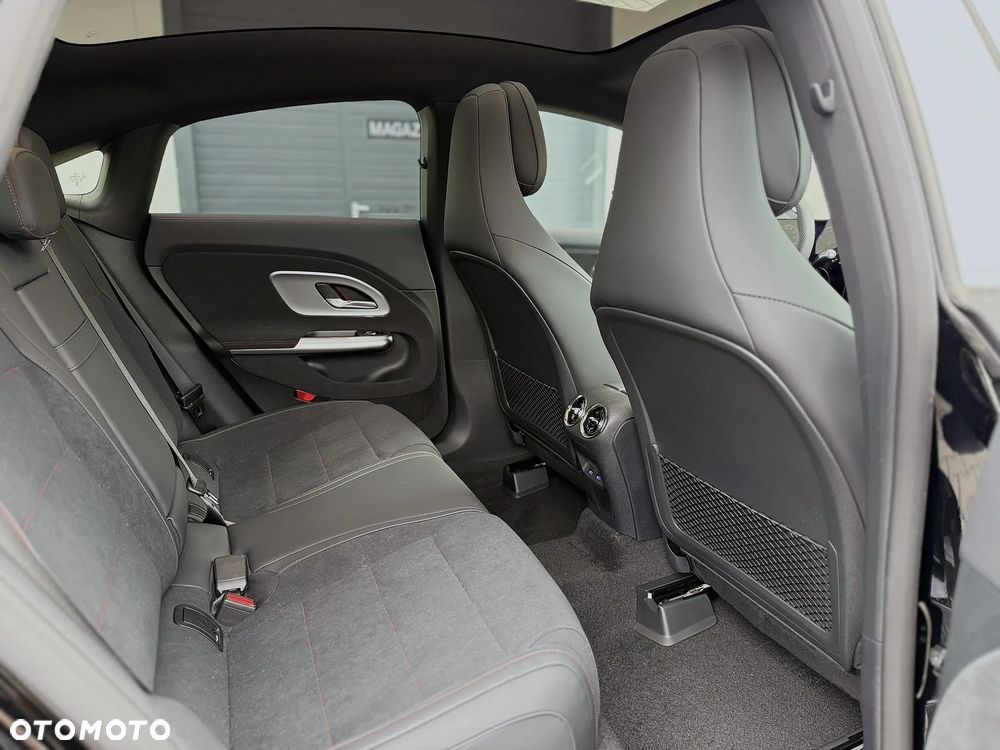 Mercedes-Benz CLA - 32