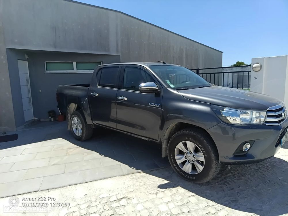 Toyota Hilux 2.4 D-4D 2WD CD Tracker - 2