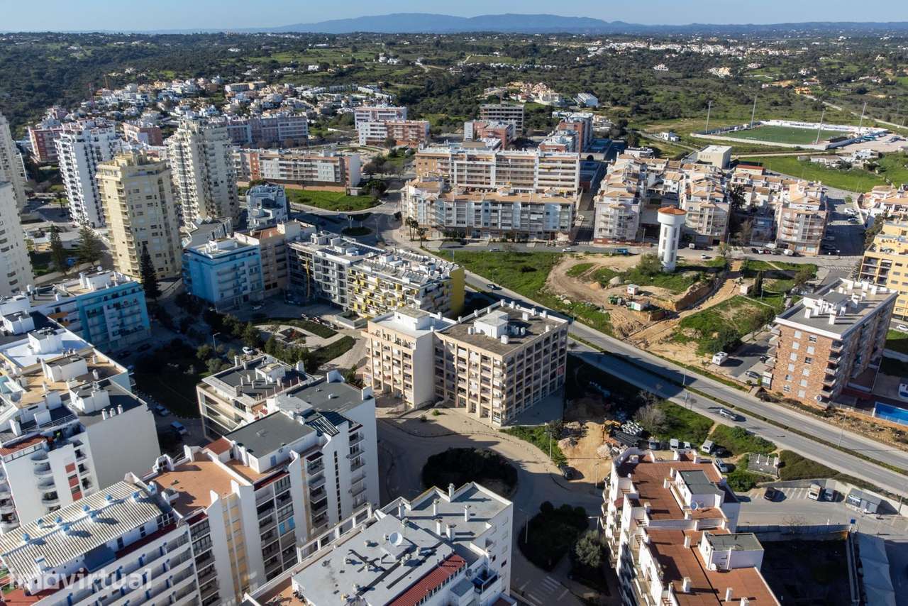 Apartamento T2 Espaçoso em Armação de Pêra com Garagem! - Grande imagem: 2/32