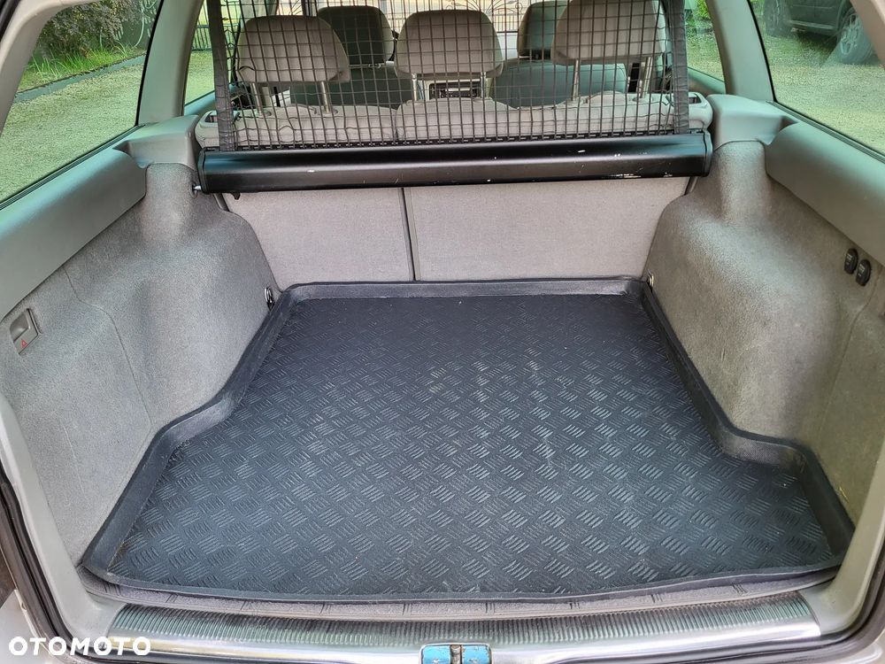 Volkswagen Passat 1.9 TDI Comfortline Family - 15