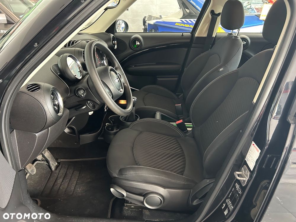 MINI Countryman One D Blackyard - 16