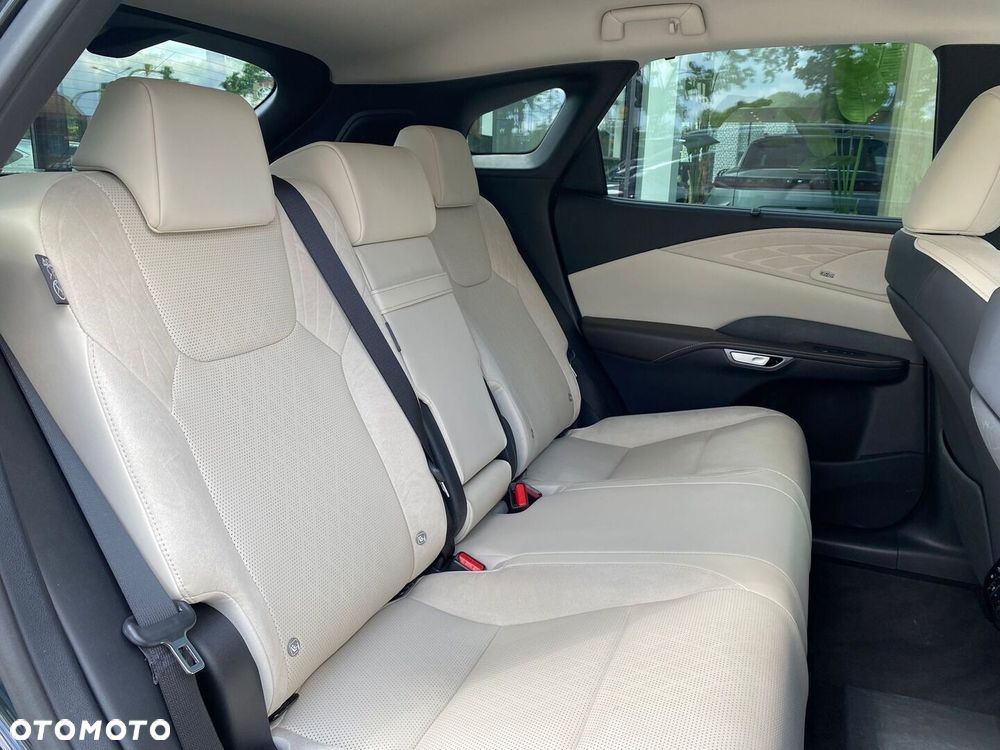 Lexus RX 450h+ Omotenashi - 23