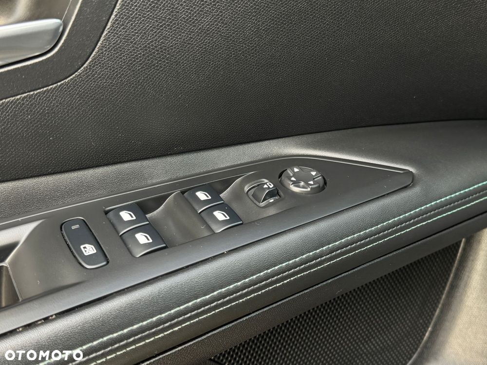 Peugeot 3008 1.6 PureTech HYbrid Allure S&S EAT8 - 18