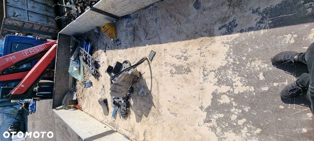 ZABUDOWA IVECO TRAKKER 310 5.85 SKRZYNIOWA - 2