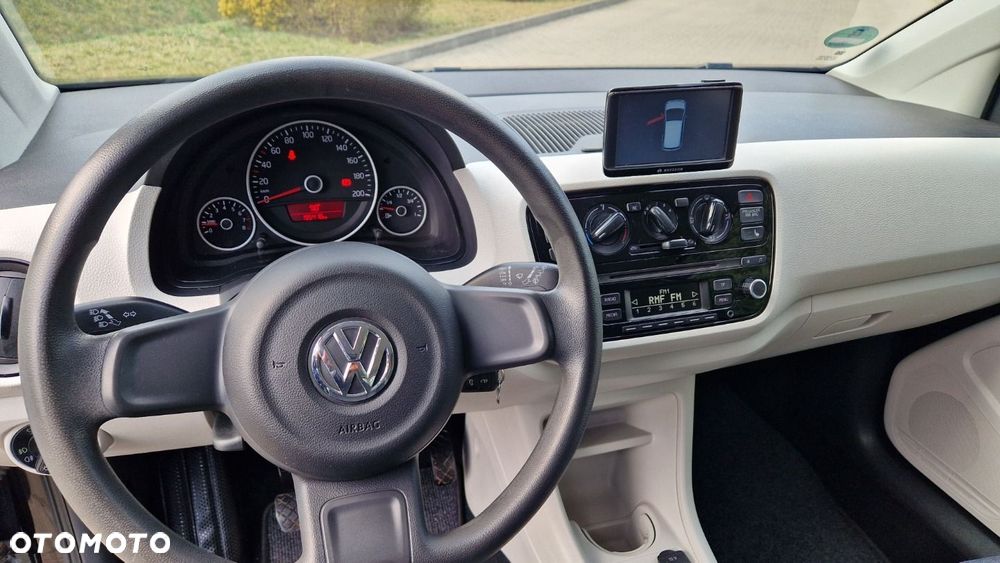 Volkswagen up! 1.0 high - 12