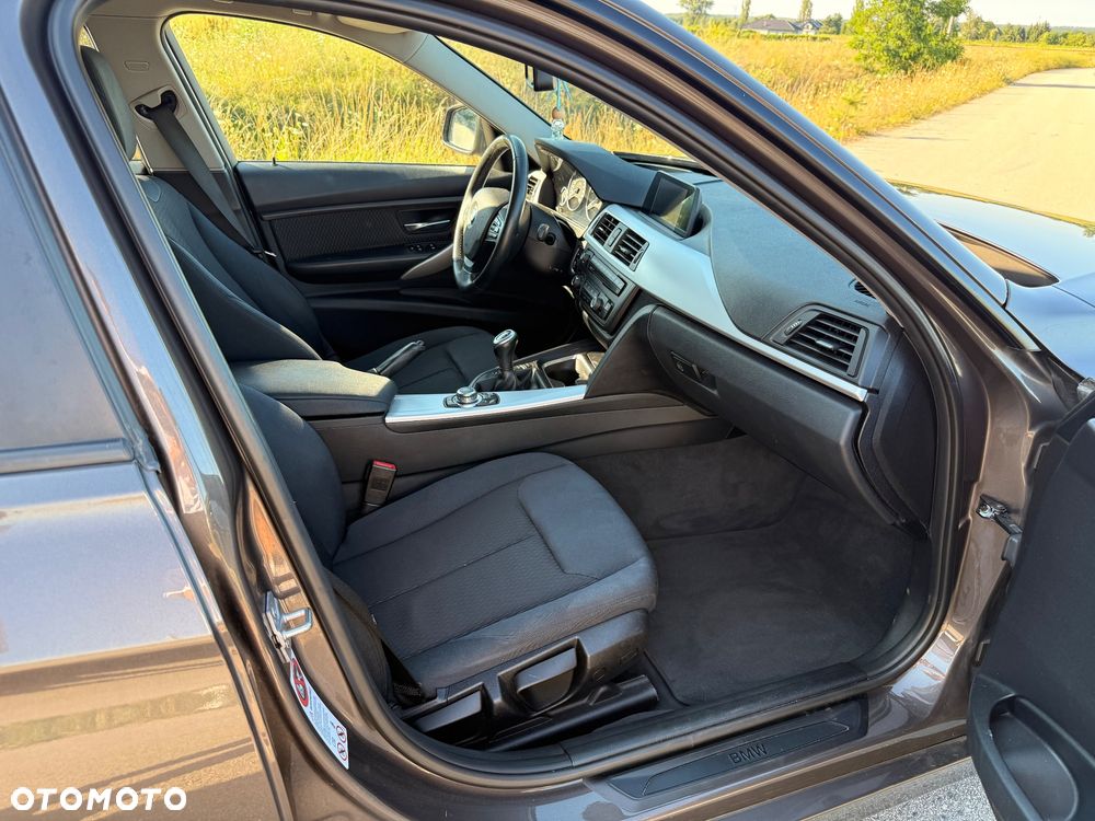 BMW Seria 3 320d - 31