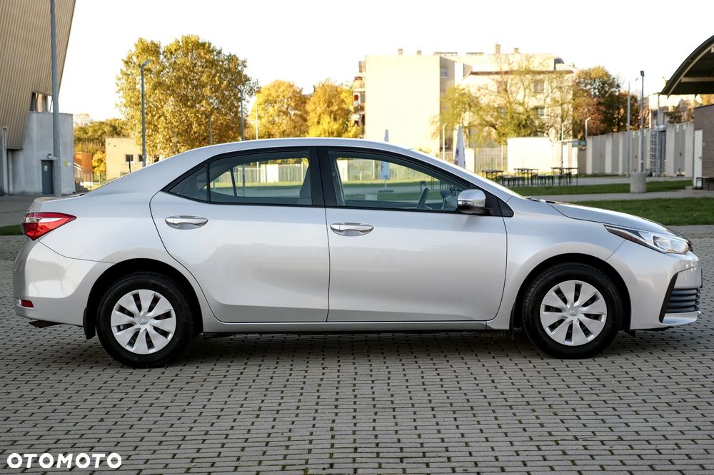 Toyota Corolla - 13