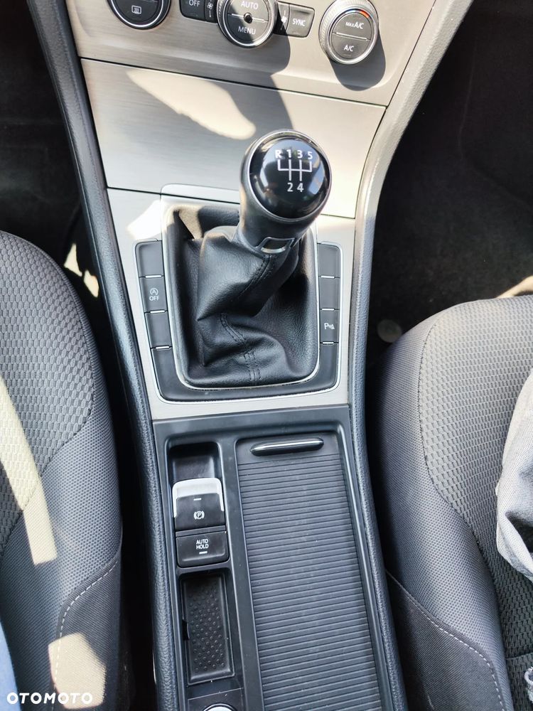 Volkswagen Golf - 18