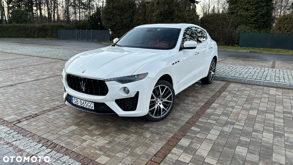 Maserati Levante Q4 Executive - 3