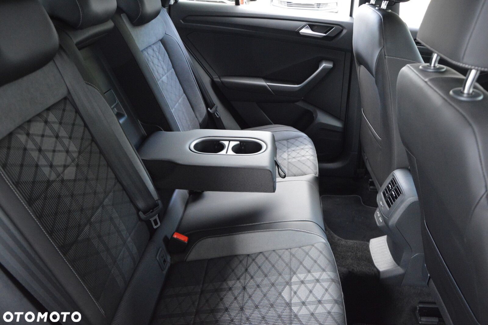 Volkswagen T-Roc - 23
