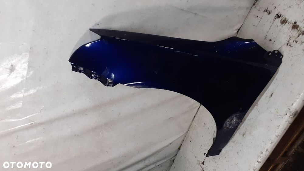 * BŁOTNIK PRZÓD PRZEDNI LEWY TOYOTA AVENSIS T25 LIFT  8P4 - 2