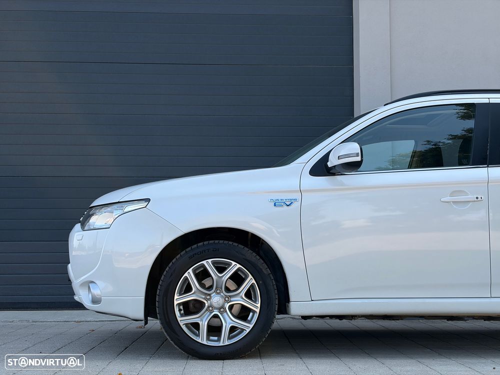 Mitsubishi Outlander 2.0 4WD - 6