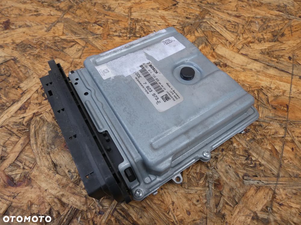 BMW E90 E91 E92 3.0D STEROWNIK SILNIKA  7823973