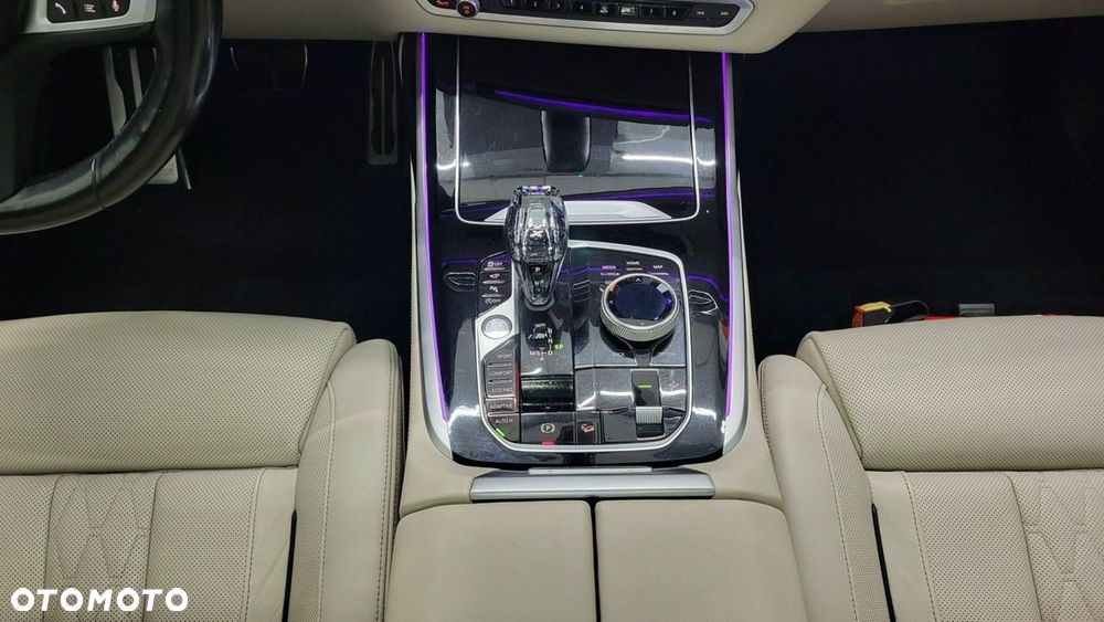BMW X7 M50i sport - 22