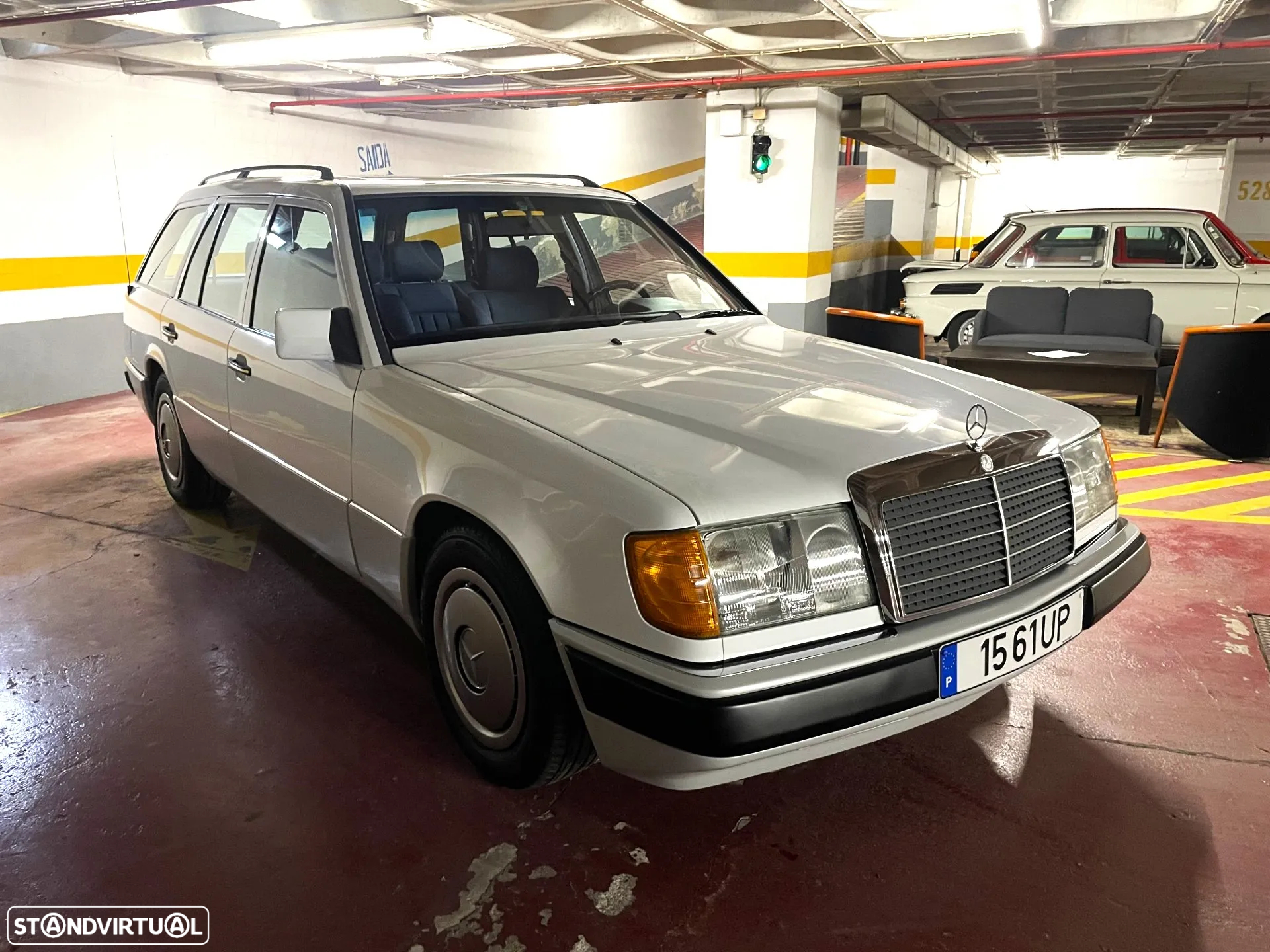 Mercedes-Benz 230 - 4