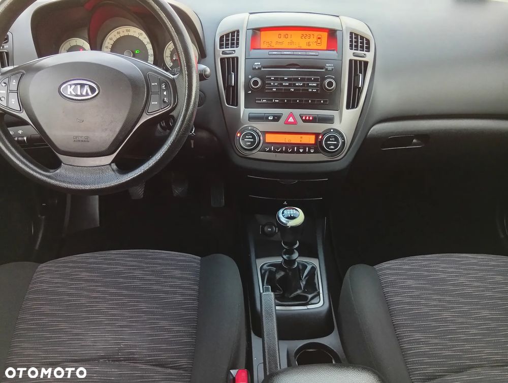 Kia Ceed - 12