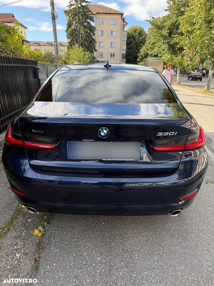 BMW Seria 3 330i xDrive AT - 4