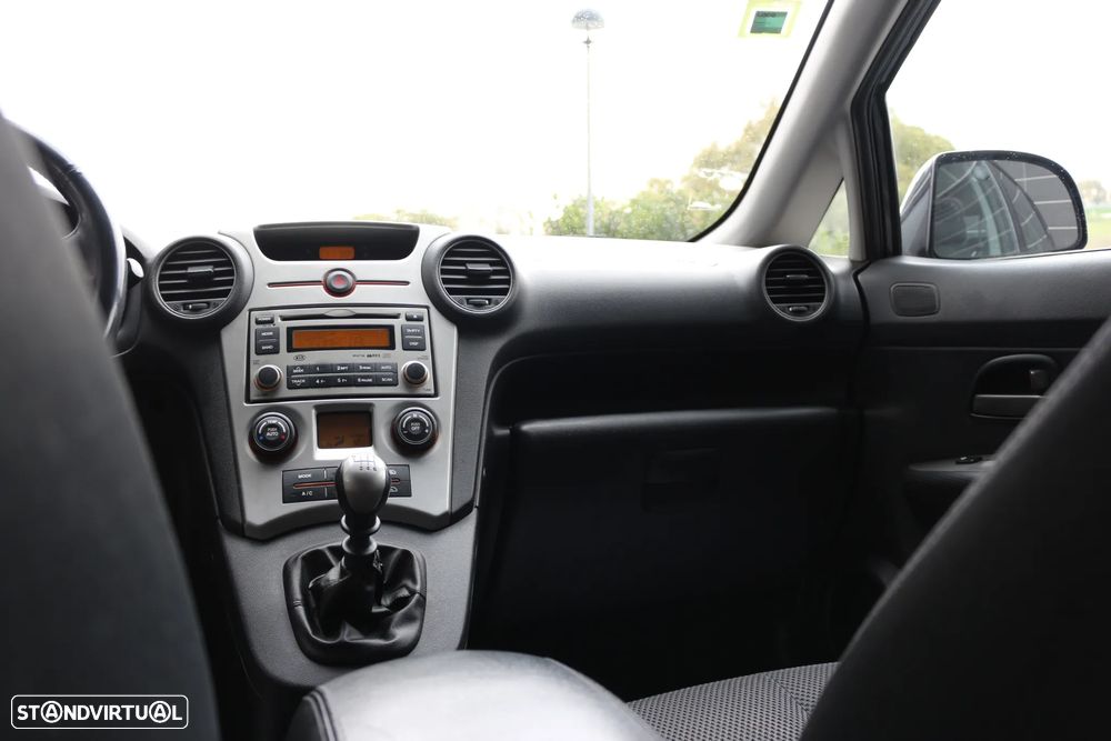 Kia Carens 2.0 CRDi Mood - 25