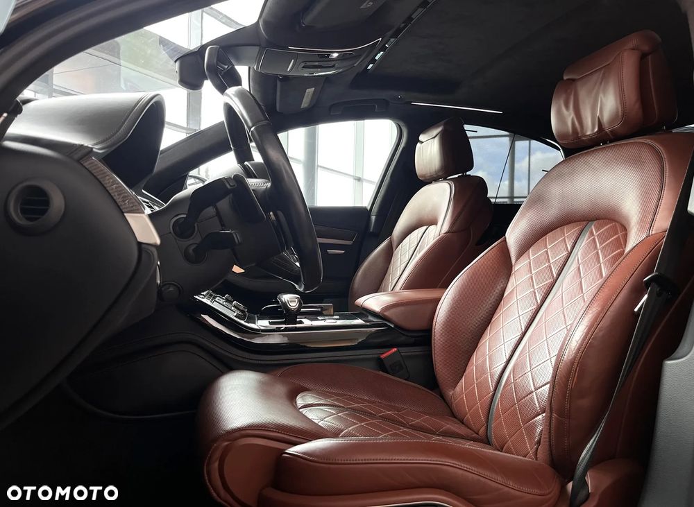 Audi S8 - 25