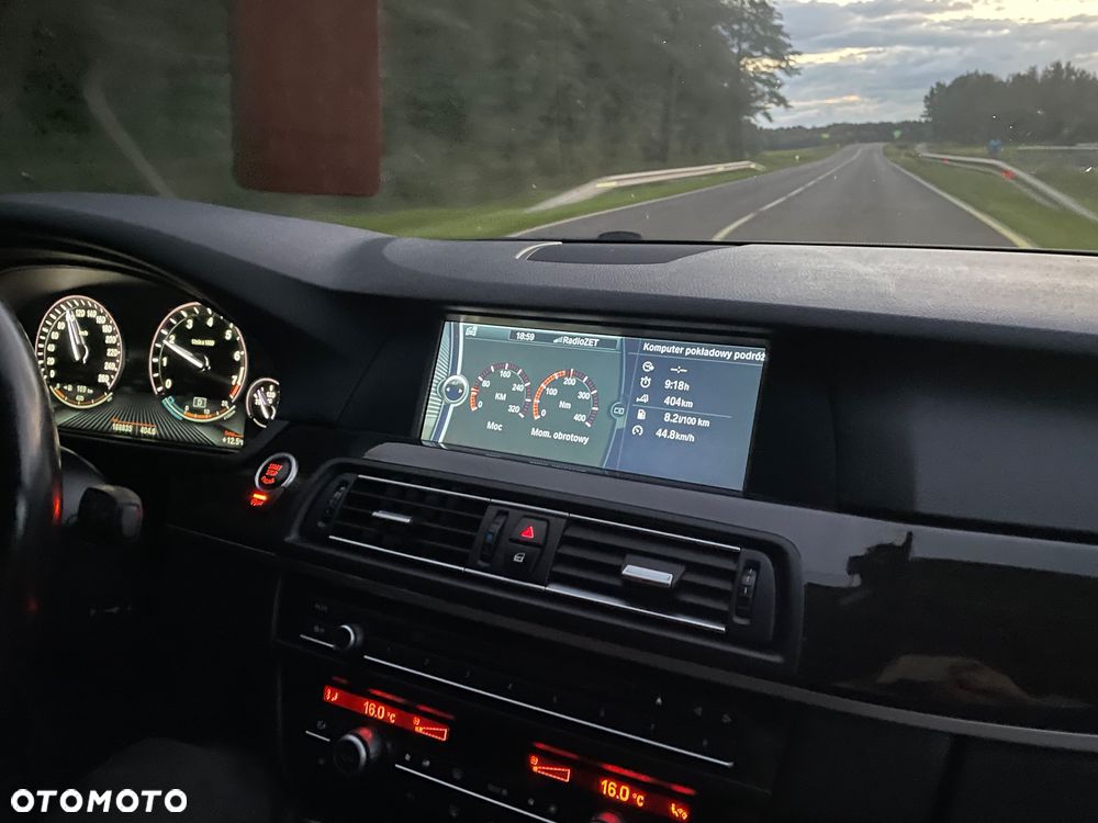 BMW Seria 5 528i xDrive - 11
