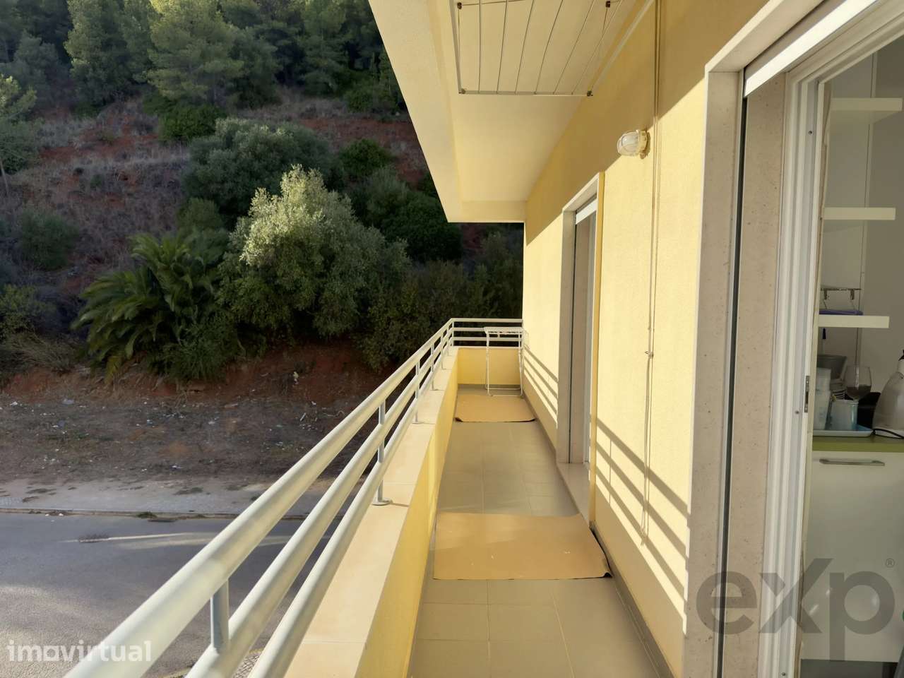 Apartamento moderno T2 com varanda e estacionamento em Setúbal - Grande imagem: 4/13