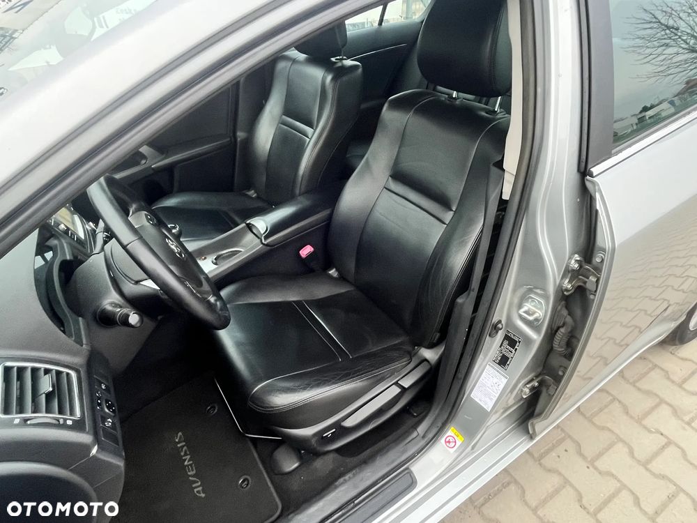 Toyota Avensis 1.6 Premium - 13