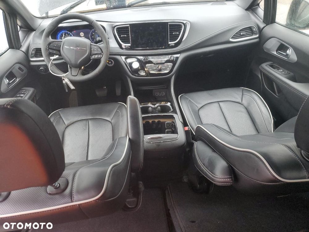 Chrysler Pacifica - 7