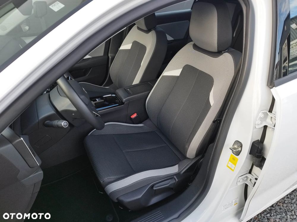 Opel Astra 1.2 Turbo Edition - 25