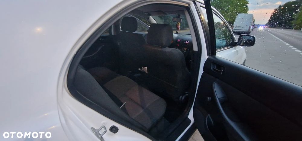 Toyota Avensis - 17
