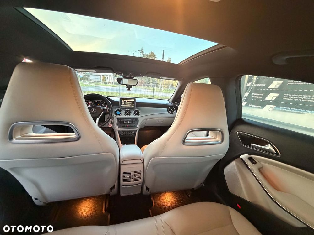 Mercedes-Benz CLA 250 7G-DCT - 12