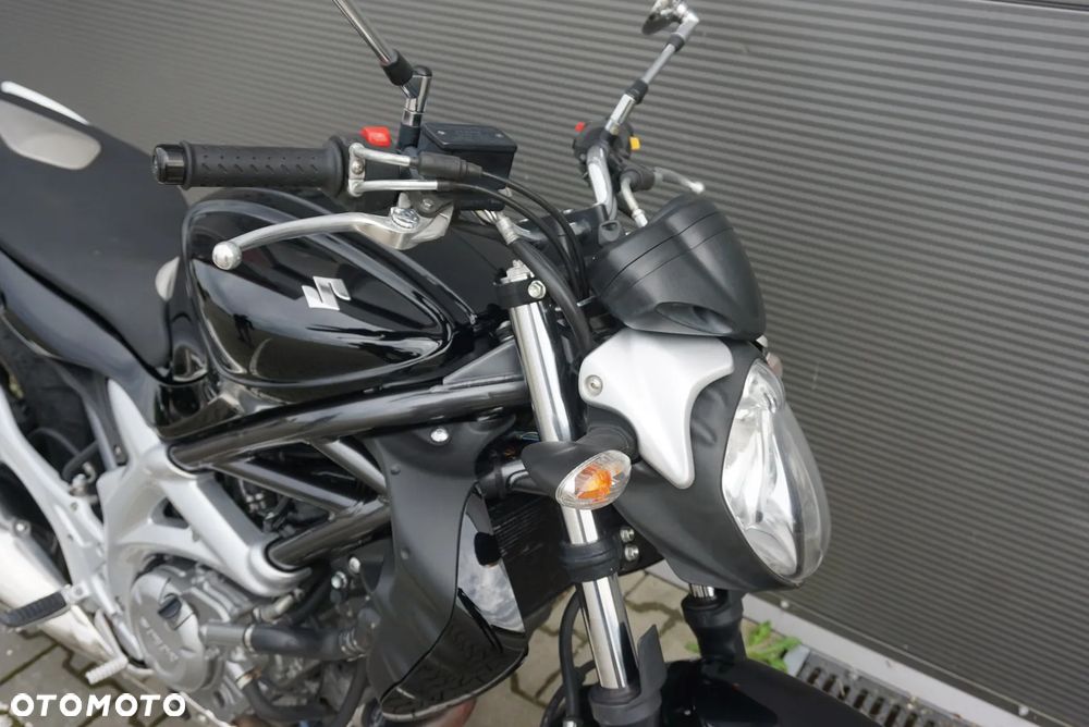 Suzuki Gladius - 6
