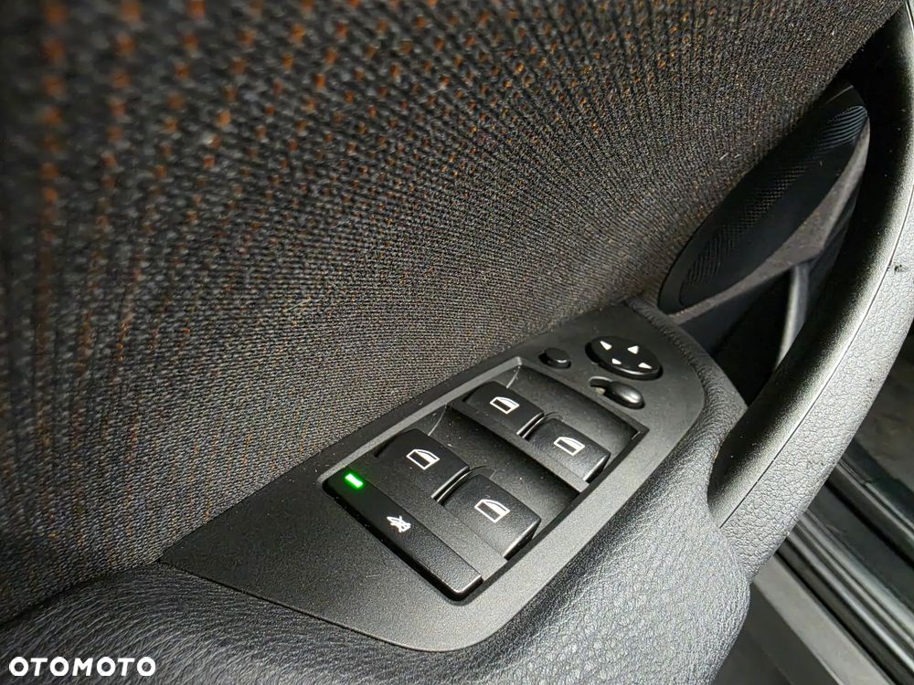 BMW X1 sDrive18d xLine - 27