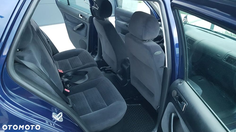 Volkswagen Golf 1.6 Comfortline - 29