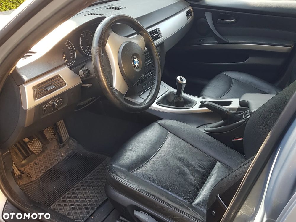 BMW Seria 3 320i - 9