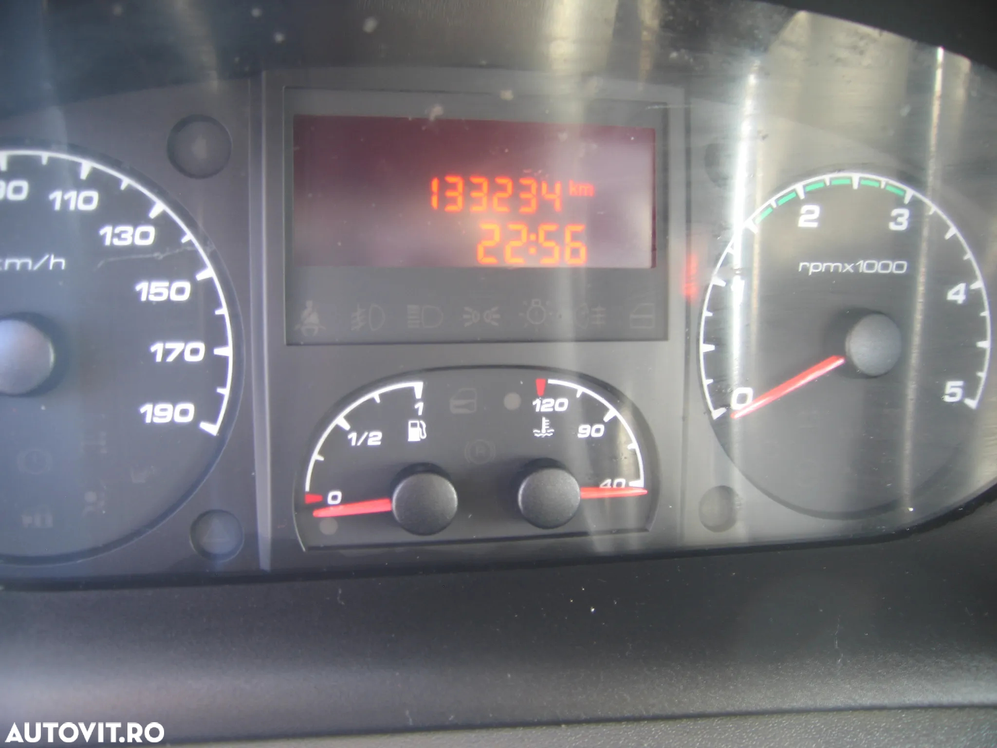Iveco DAILY 35 C 13 , 3 LOC. BASCULABILA 3  PARTI , CLIMA . - 2