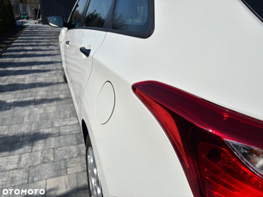 Hyundai i30 1.6 Classic + - 14