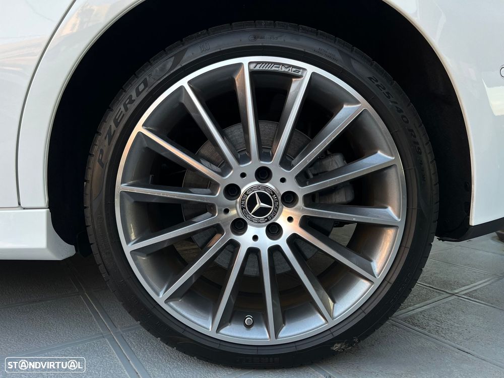 Mercedes-Benz A 250 e AMG Line - 4