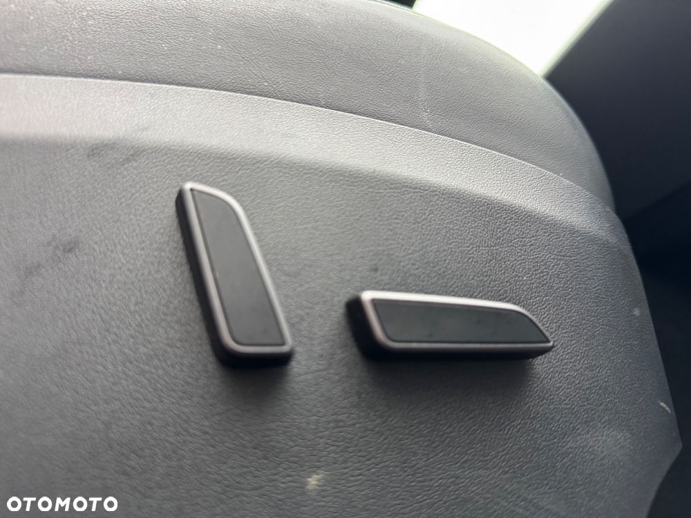 Tesla Y Long Range Dual Motor AWD - 31