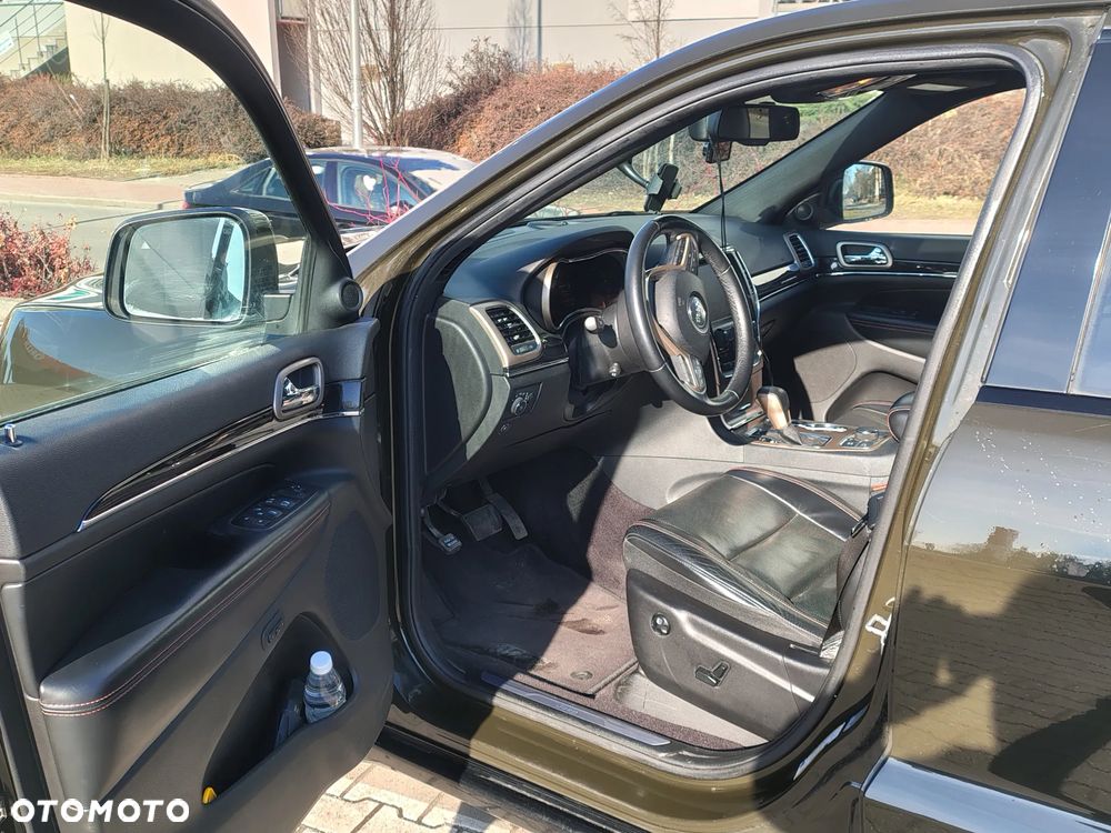 Jeep Grand Cherokee - 24
