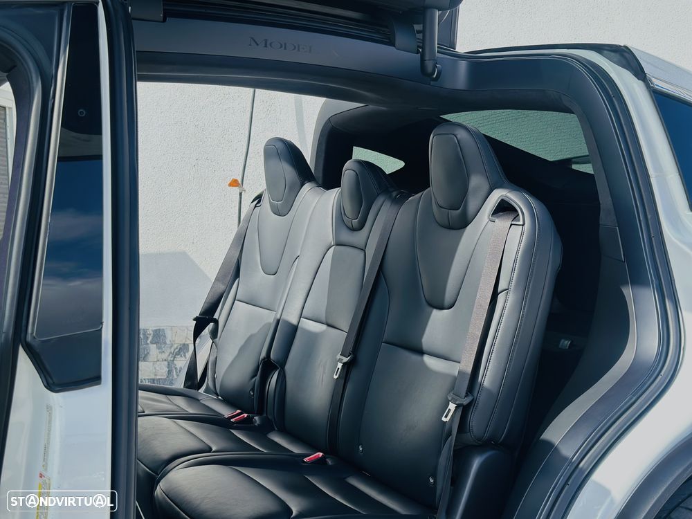 Tesla Model X 100D — fotografia 16
