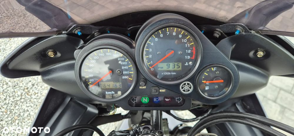 Yamaha FZS - 6
