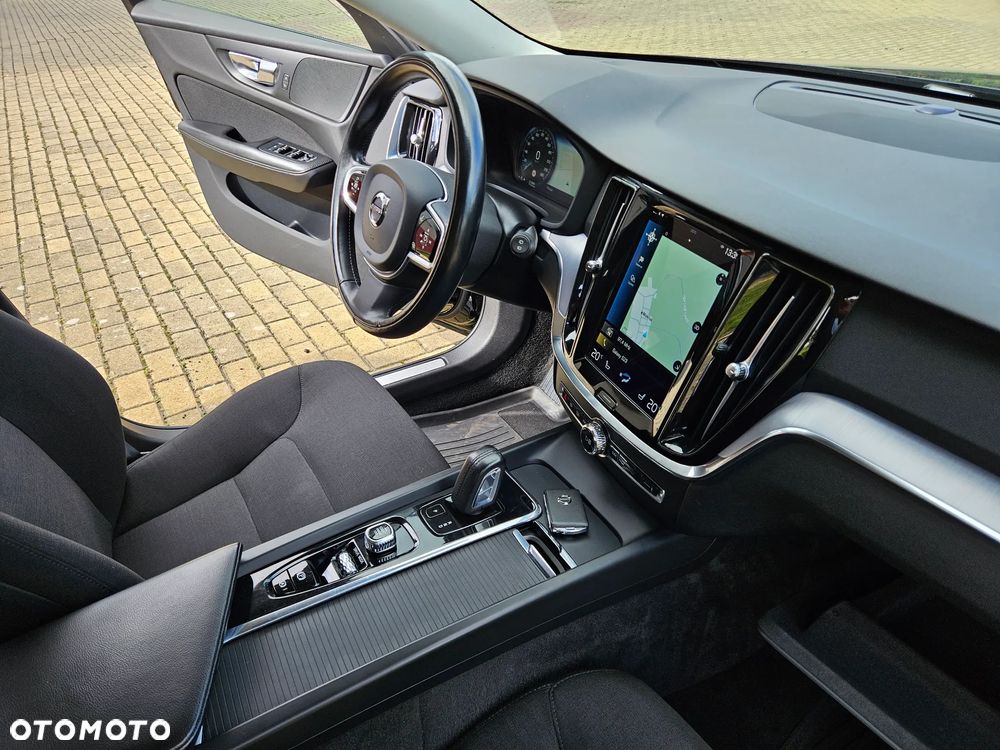 Volvo V60 D4 Momentum Pro - 33
