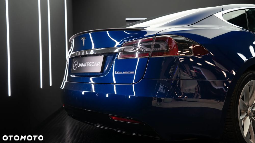 Tesla Model S Performance - 18
