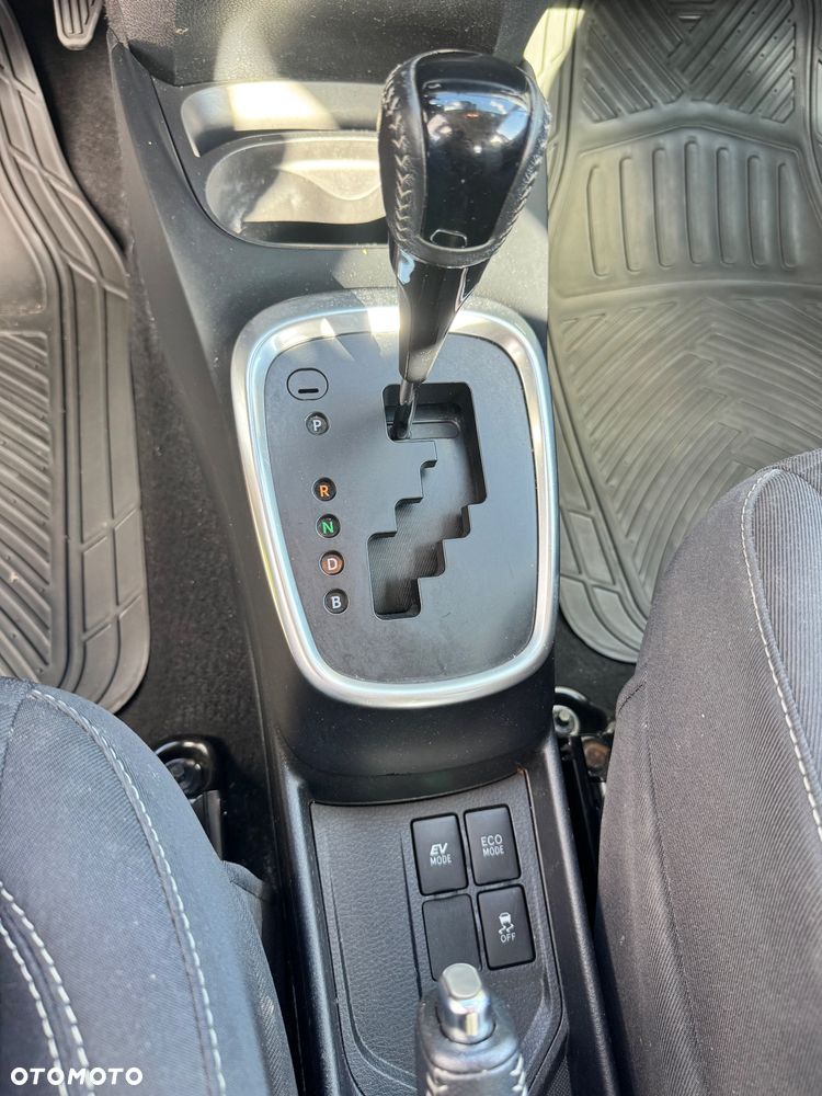 Toyota Yaris Hybrid 100 Business Edition - 17
