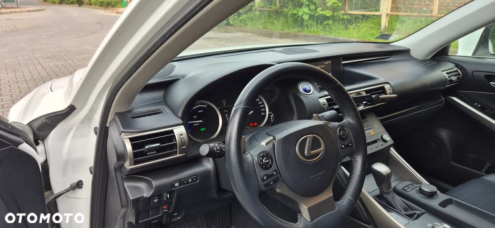 Lexus IS 300h Elite - 11