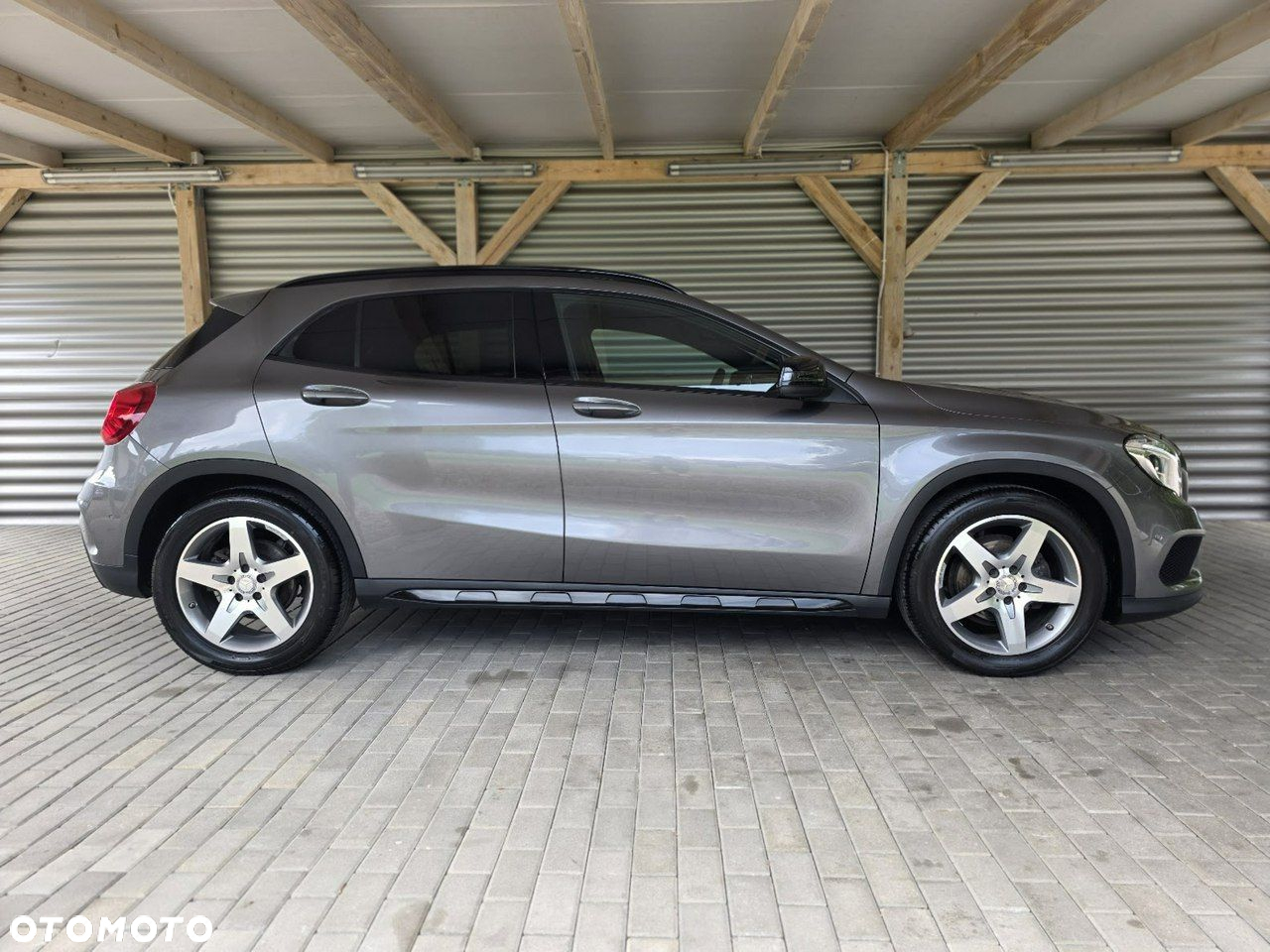 Mercedes-Benz GLA - 9