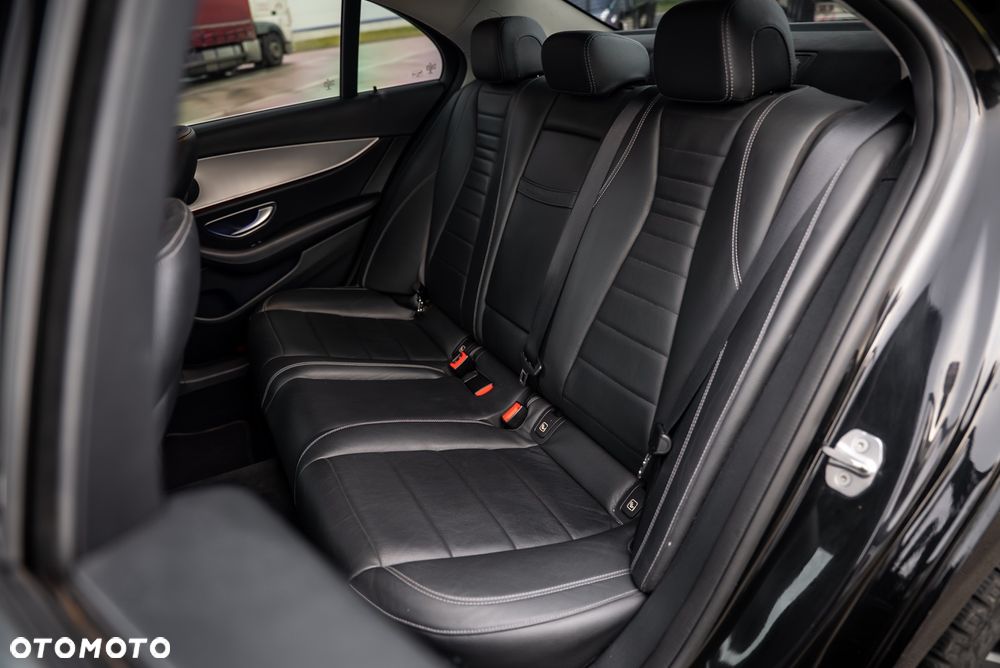 Mercedes-Benz Klasa E - 27